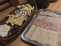 -洱火云南酸菜牛肉火锅(石景山当代商城店)