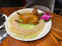 盐焗乳鸽-蚬皇•陈味莞(西平景湖店)