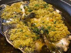 -阿瓦山寨·湘菜现炒·剁椒鱼头王(咸阳总店)