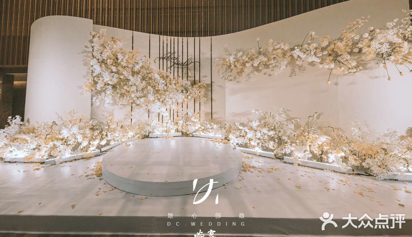 婚礼上自然流露的幸福感让现场更有温馨浪漫的氛围