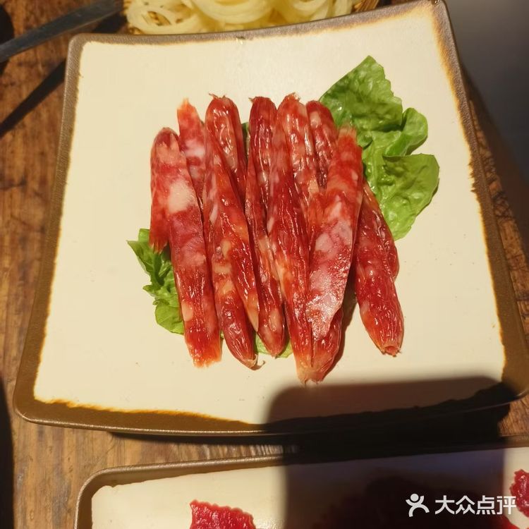 周末到重庆，一头扎进了坝坝火锅的热烈氛围里。