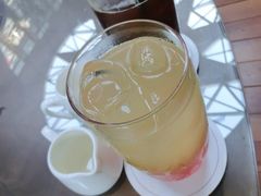 -上海滴水湖皇冠假日酒店