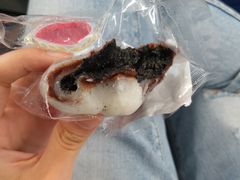 椰丝双酿团-上海虹口糕团(福州路店)