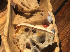 餐前面包-Carbon莫卡哆·意大利复古集市餐厅(杭州大厦店)
