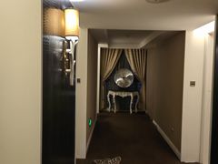 -永恒朗悦酒店(广西大学地铁站大学东路万达广场店)