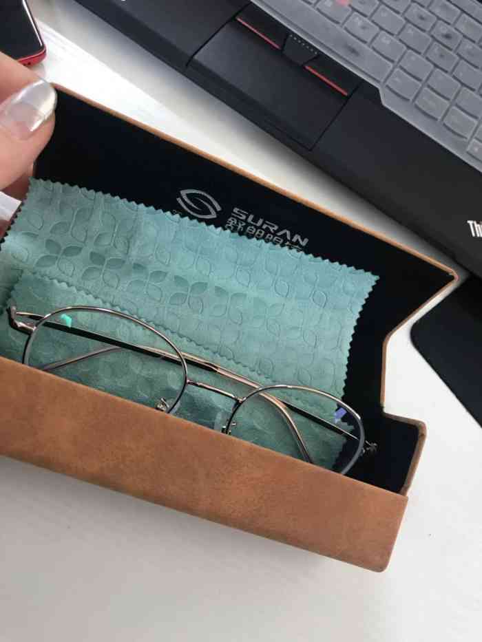 舒朗眼镜(西美店)-"环境:整体还是不错的挺干净,店里正在打五.