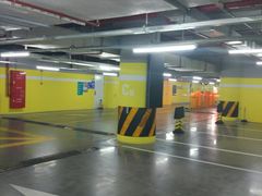 -白玉兰广场停车场