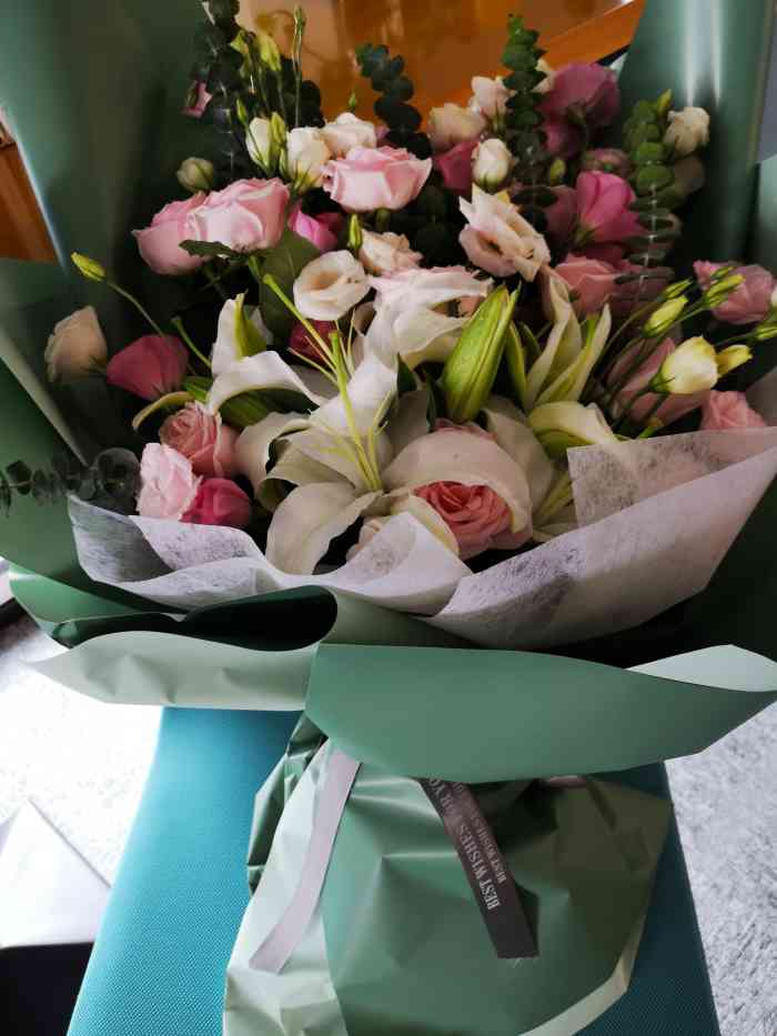 therose鲜花定制(银泰城店)-"收到的花很漂亮,送花小哥很用心,边走边