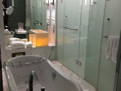 -上海滴水湖皇冠假日酒店