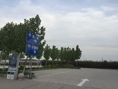 -滨州服务区·停车场