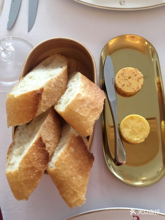 巴黎白parisblanc(兴业太古汇店)面包配两种口味的黄油图片 - 第1183