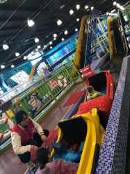 -维佳童话镇演出现场(徐东店)