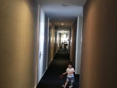 -卡罗酒店(东门晒布地铁站店)