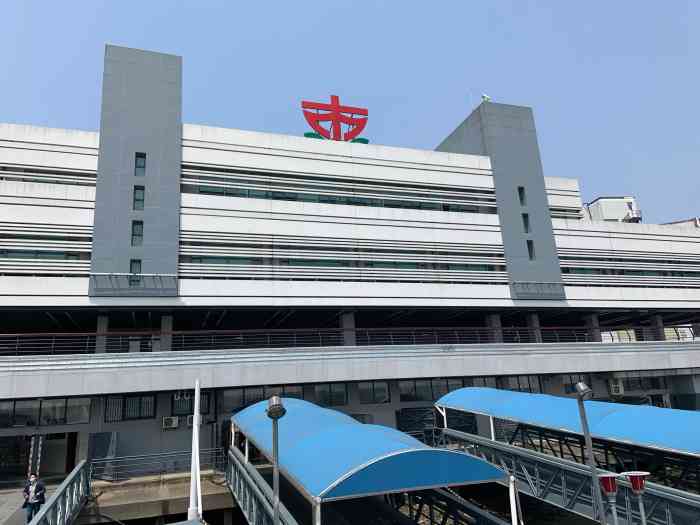 摆渡站(陆家浜路站)-"酒店旁边就是个摆渡站,看了下大众,这个摆.