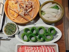 -尚尚仙·酸汤猪手·猪肚鸡火锅(华联万柳购物中心店)