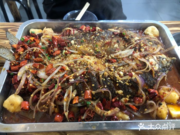 小球滚滚湘菜馆·烤鱼·口味虾(太平街店)招牌烤鱼图片
