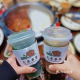 坐在火车里吃串串火锅是种什么体验⁉️