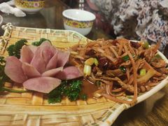 酸萝卜炒牦牛肉-吉祥圣雪藏餐