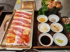 -围炉肉舍•炭烤活鳗•丹东海鲜烤肉(步行街店)