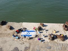 -多瑙河畔鞋履雕塑