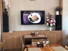 -Chom Cafe and Restaurant