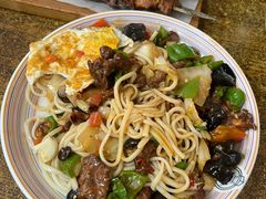 -歹歹的加个面过油肉拌面