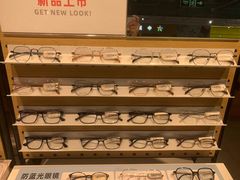 -LOOK眼镜·蔡司依视路配镜(宝山万达店)