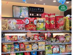 -全家便利店(洛川东路店)