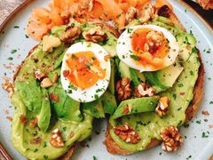 牛油果煮蛋吐司-RAC BAR(安福路店)