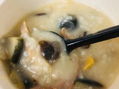 古法皮蛋瘦肉粥-粤仔湾砂锅粥(广益哥伦布店)