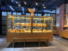 面包甜点陈列柜-啊噗吐呦现场烘焙(麦凯乐店)