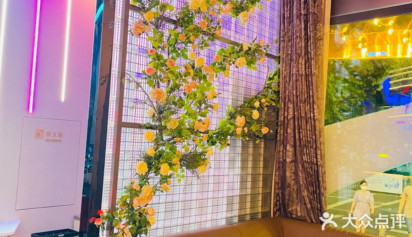 深圳探店|打卡赛博朋克风格的音乐餐吧✅ 