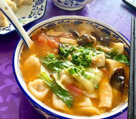 烩饺老板说一份饺子是25个他家的2个饺子等于1个速冻水饺我一口一个不