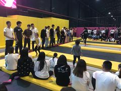 -嘿哟动霸CHUA·新潮玩运动娱乐中心·蹦床滑冰团建乐园