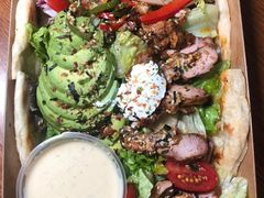 照烧鸡肉配牛油果拉法沙拉-HELLO 27 意面·沙拉·帕尼尼