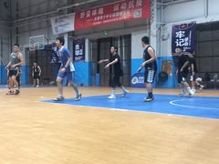 -顶峰篮球俱乐部(南头店)