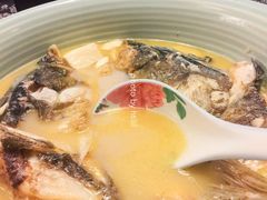 砂锅鱼头-75幢私房菜馆