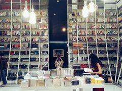 -钟书阁(松江泰晤士小镇店)