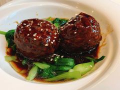 红烧特色狮子头-简小姐·上海餐厅(长城大厦店)