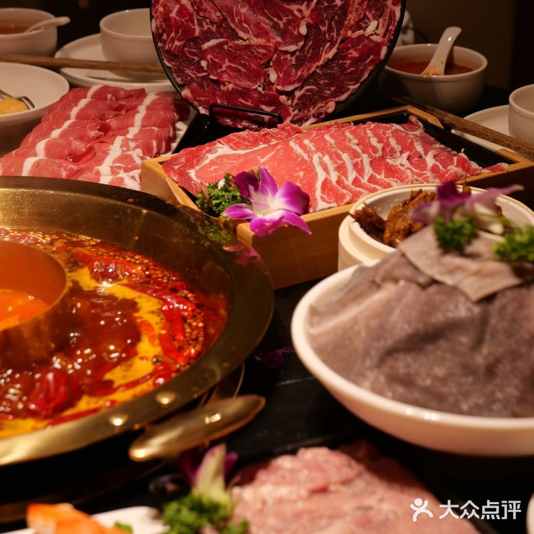 重庆探店光与影|解放碑摩洛哥洞穴火锅
