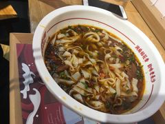 -呷佬·长沙手工米粉(金沙江路店)