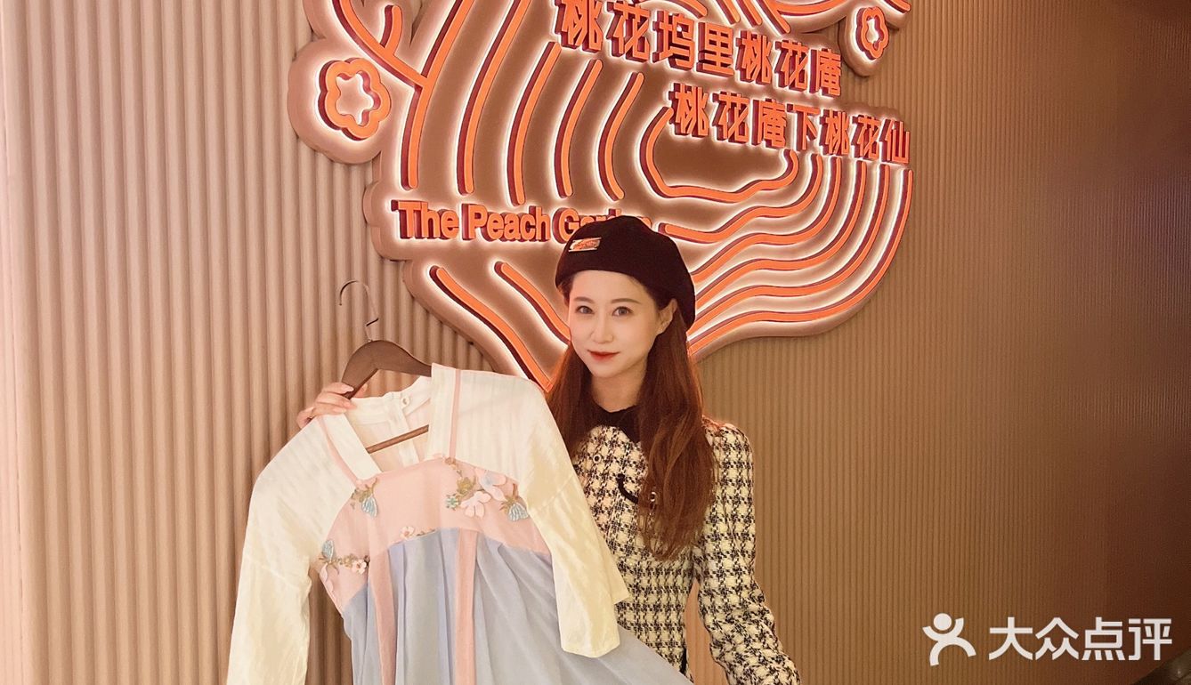 在花海餐厅享用高端东北菜|红樱桃花园餐厅
