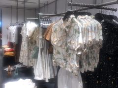 -URBAN REVIVO(欢乐海岸购物中心店)