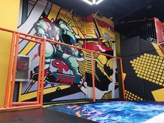 -爱蹦iBOON蹦床运动馆(江汉店)