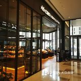 一进店有点被惊到，这家店也太大了吧，面包种类好多