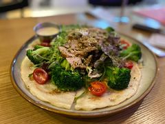 照烧鸡肉配牛油果拉法沙拉-HELLO 27 意面·沙拉·帕尼尼