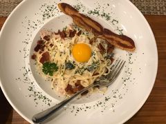 -Chom Cafe and Restaurant