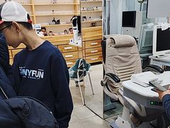 -豪门视光·星趣控·蔡司依视路眼镜代理商(中央大街店)