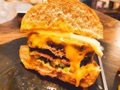 经典芝士汉堡-HIGH FIVE哈福手工汉堡(桂林路店)