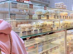 面包甜点陈列柜-白玉兰食品甜凤店(合生汇店)